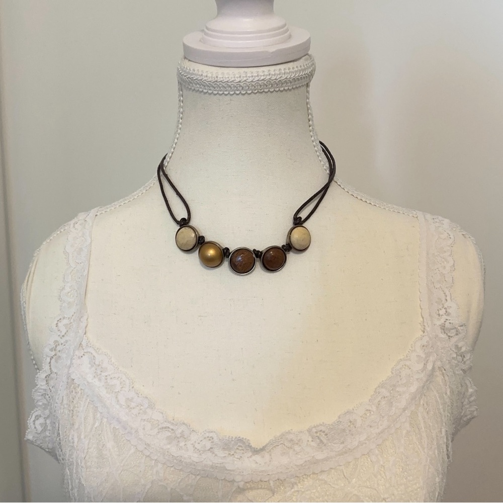 Chic Multi-Tone Necklace with Brown and Gold Accents